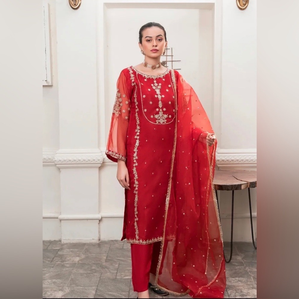 Pakistani 3 Piece Stitched Shalwar Kameez